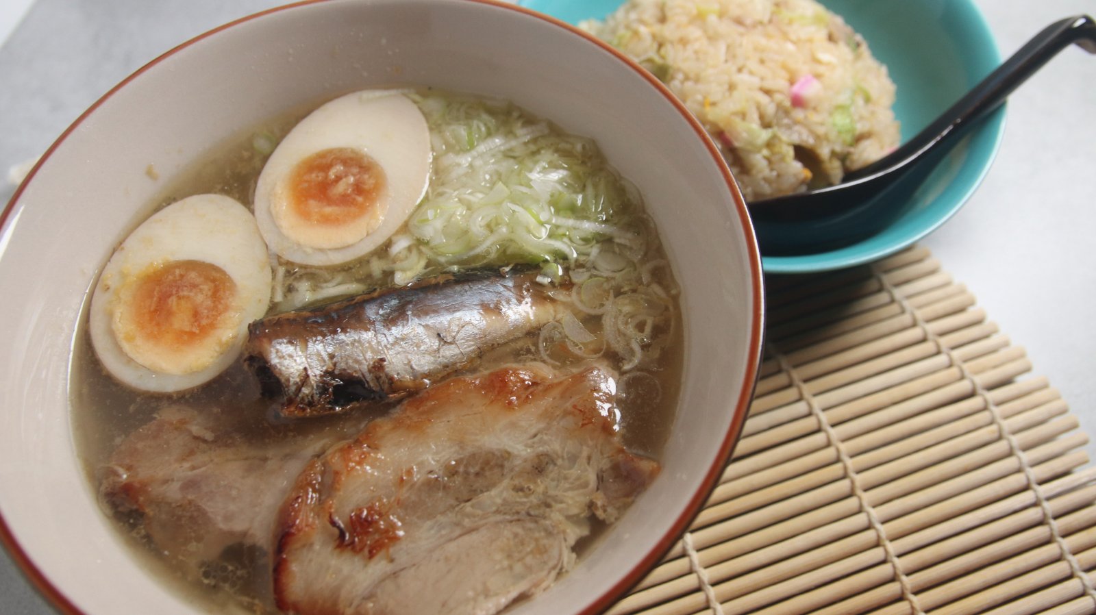生イワシの出汁で作った塩ラーメンの完成写真